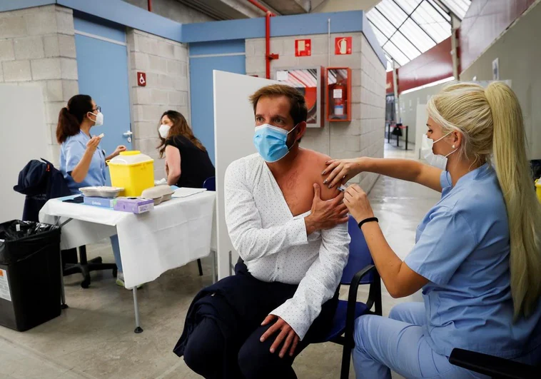 El 61 de los españoles refuerza su confianza en las vacunas tras la