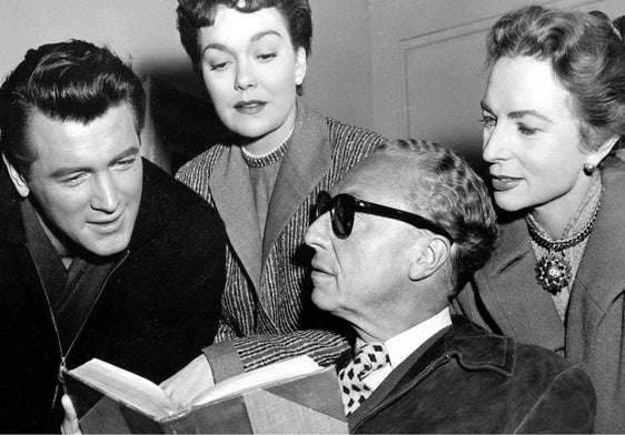 Douglas Sirk, junto a varios actores.