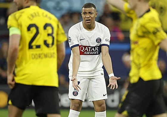 Mbappé gesticula durante el duelo del PSG ante el Dortmund en el Signal Iduna Park.