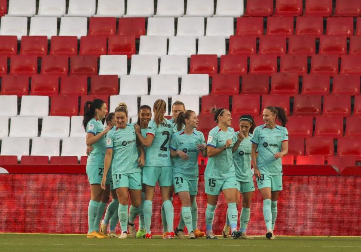 Las jugadoras del FC Barcelona celebran un gol durante el encuentro contatra el Granada