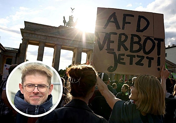 Una de las protestas que recorrieron el domingo Alemania tras la agresión al eurodiputado Matthias Ecke (a la izquierda).