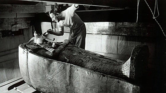 Howard Carter, la pelea de borrachos y el saqueo que le condujo a Tutankamón