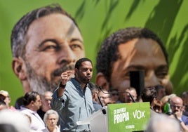 Ignacio Garriga interviene en un acto electoral de Vox.