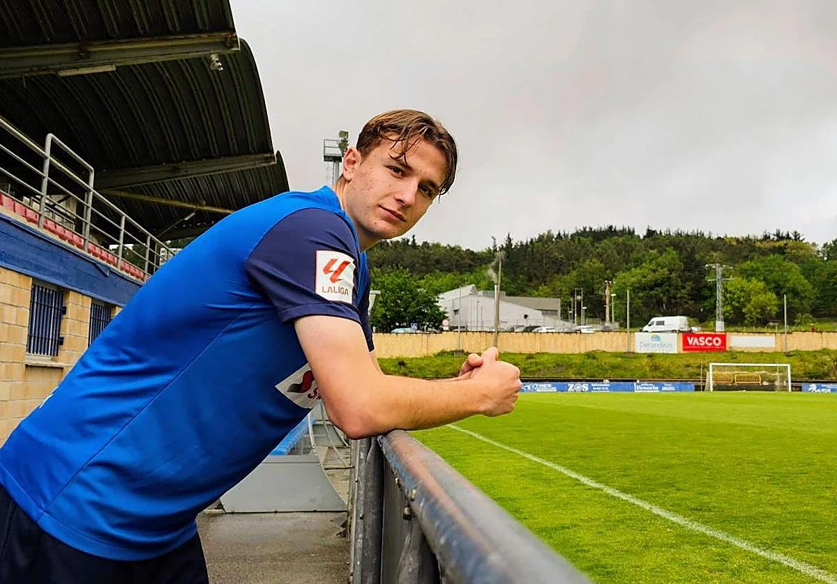 Félix Garreta, en el campo del Amorebieta esta temporada.