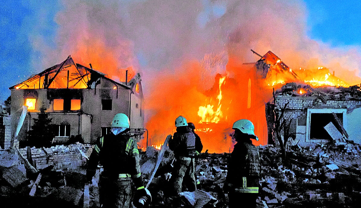 Casas destruidas en Járkov tras el ataque ruso.