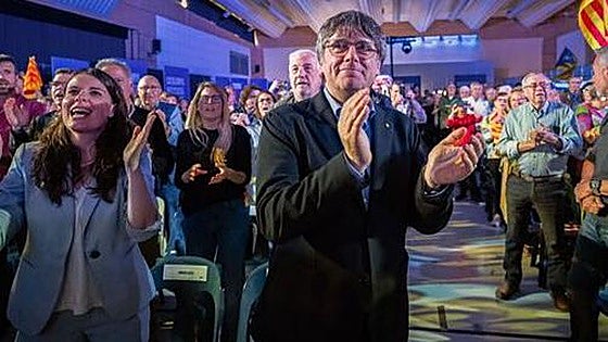 Mossos fuera de servicio escoltan a Puigdemont en Francia