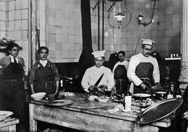 Imagen de la cocina del madrileño Gran Café de Puerto Rico en 1915.