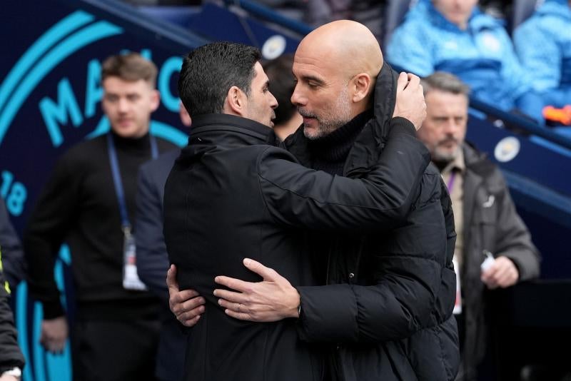 Arteta y Guardiola se saludan antes de un partido