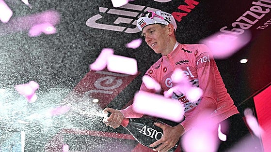 Pogacar da el primer golpe al Giro de rosa y grana