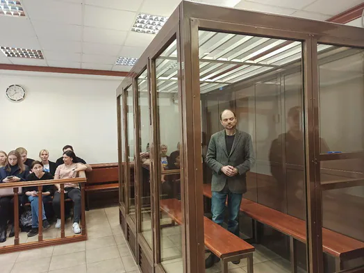 Vladímir Kara-Murzá, durante el juicio en el que fue condenado.