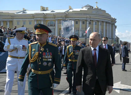 Sergei Shoigú y Vladímir Putin, juntos en un acto público.