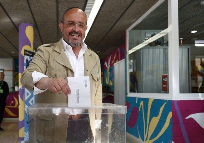 Alejandro Fernández, en el momento de votar