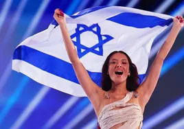 Eden Golan, en el desfile de banderas previo al comienzo de la final de Eurovisión.