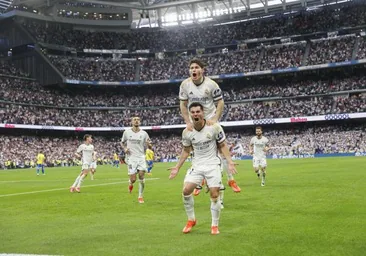 Brahim Díaz (c) celebra junto a sus compañeros un gol en el Bernabéu.