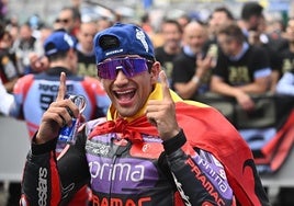 Jorge Martín celebra su victoria en Le Mans.