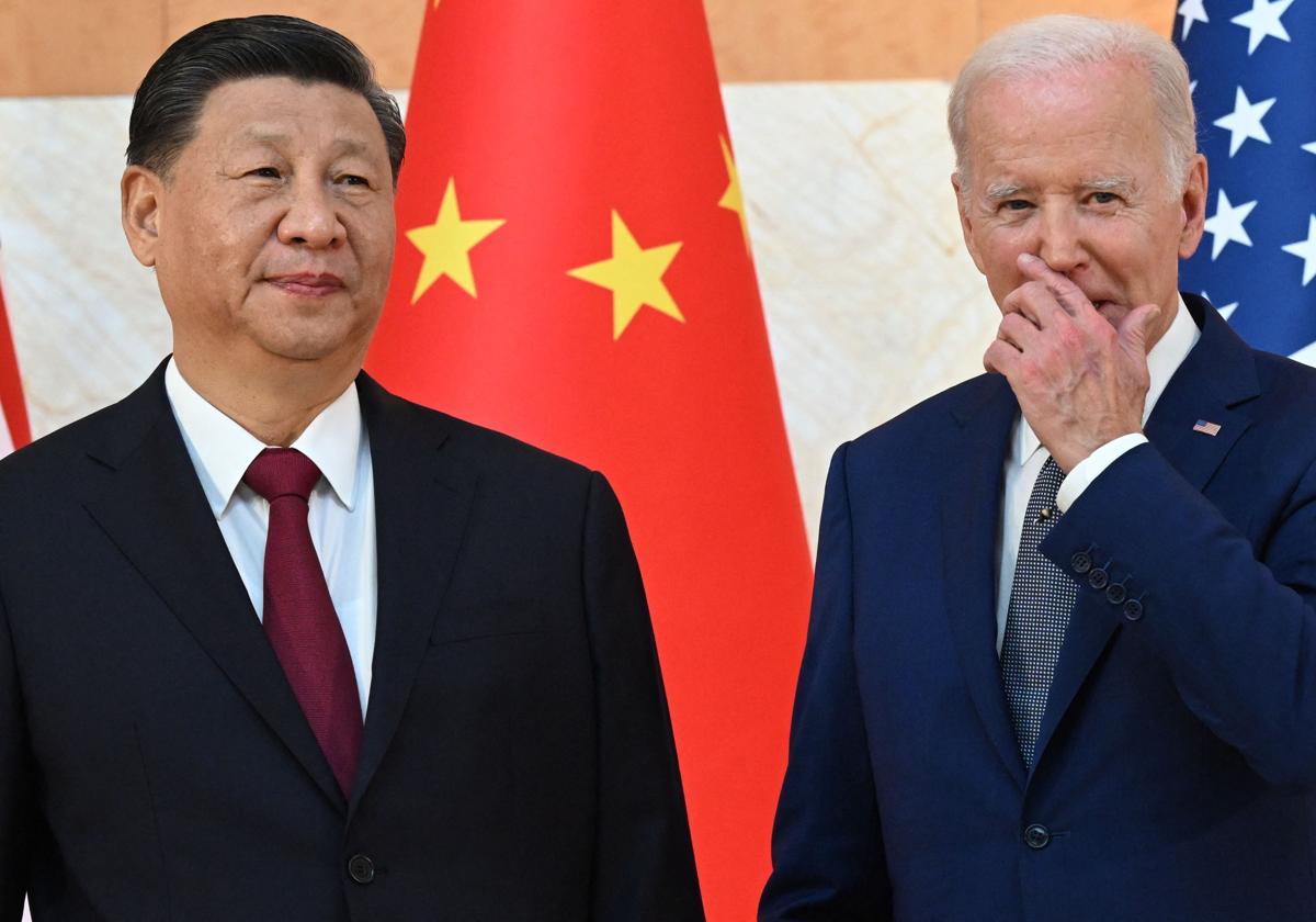 El presidente de China, Xi Jinping, junto al presidente de Estados Unidos, Joe Biden.