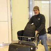 Rodolfo Sancho en el aeropuerto de Madrid tras regresar de Tailandia.