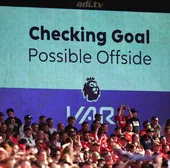 Revisión de una acción polémica en un partido entre el Nottingham Forest y el Chelsea.