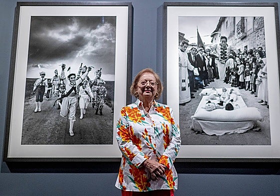 Cristina García Rodero, antes dos de sus imágenes más icónicas.