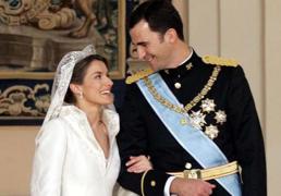 De la infanta Cristina a Rania de Jordania: recordamos los looks de invitada más icónicos de la boda de Letizia y Felipe