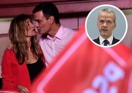 Pedro Sánchez besa a Begoña Gómez en la celecreación de los resultados del 23-J. Arriba, el ex ministro Antonio Camacho.