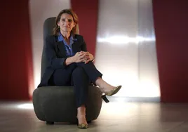 La vicepresidenta tercera y ministra para la Transición Ecológica en el despacho de la sede del PSOE en el que se celebró esta entrevista.