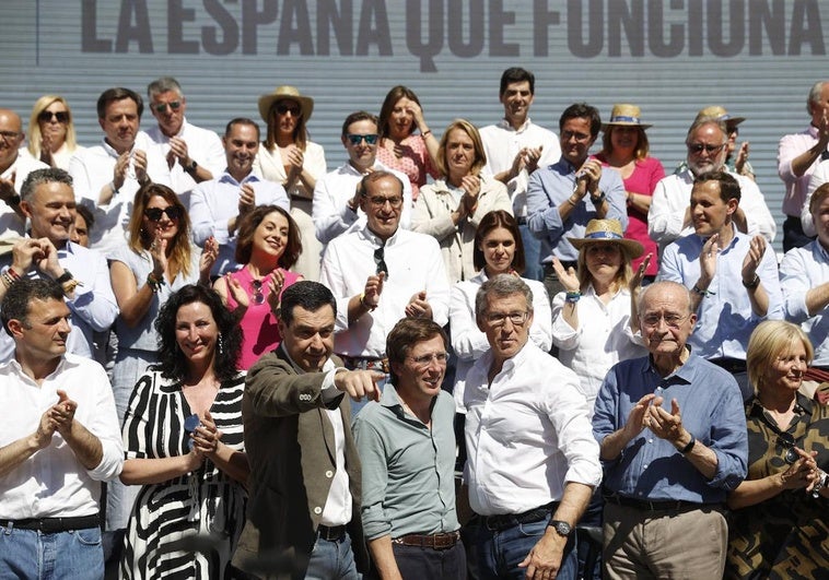 El presidente del PP, Alberto Núñez Feijóo, en un acto político del PP en Málaga con alcaldes populares