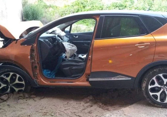 El coche en el que murieron dos integrantes de la familia de Huétor Tájar.