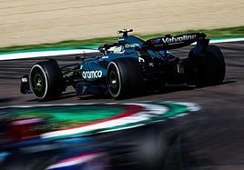 El Aston Martin de Alonso, en Imola.