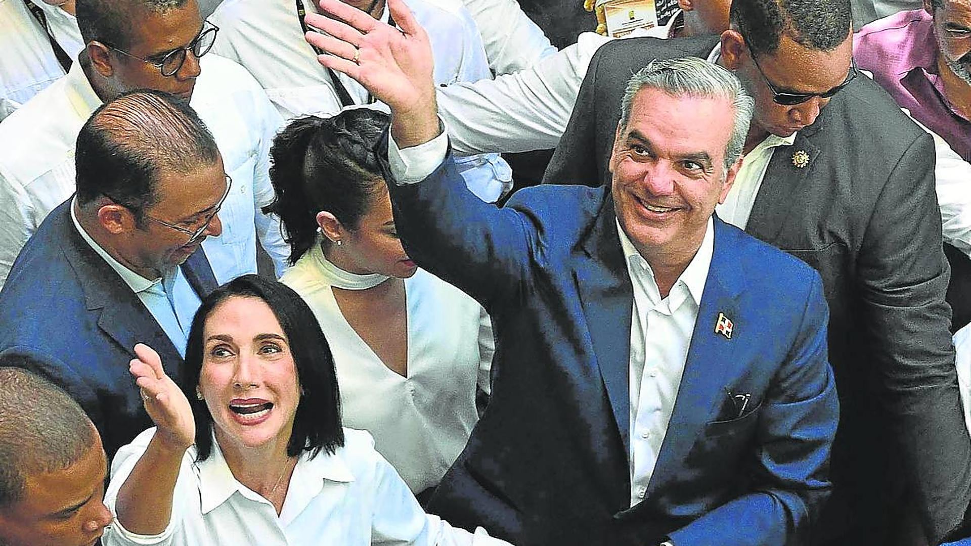 ルイス・アビナデル氏がドミニカ共和国大統領に再選