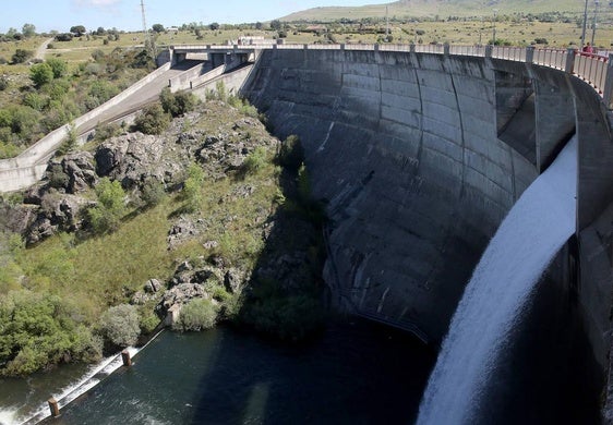 Embalse y presa de Pontón Alto (Segovia).