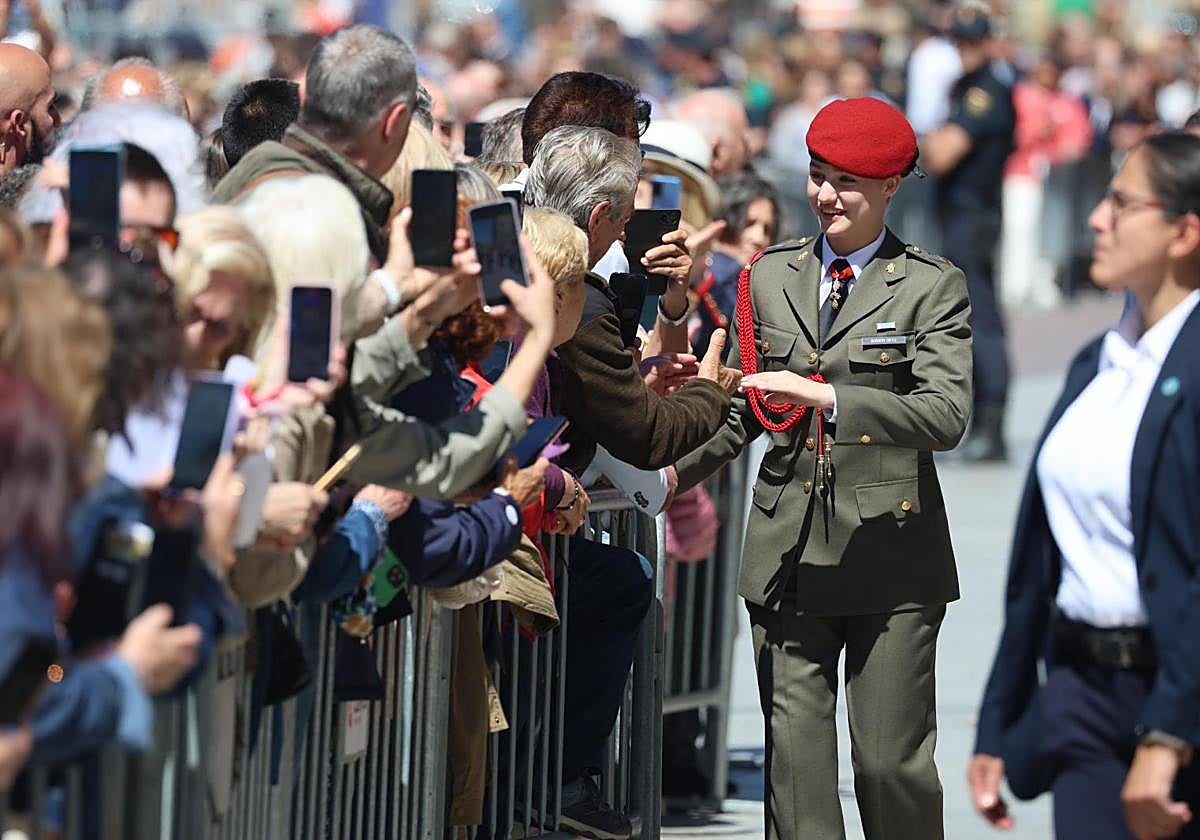 Leonor se da un baño de masas en Zaragoza: «Lo que he vivido aquí supera con creces lo que pensaba hace diez meses»