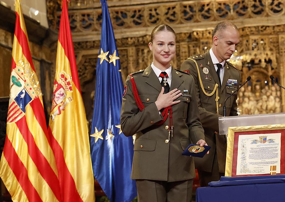 Imagen secundaria 1 - Leonor se da un baño de masas en Zaragoza: «Lo que he vivido aquí supera con creces lo que pensaba hace diez meses»