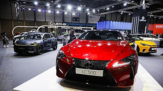 Los coches híbridos roban protagonismo a los eléctricos en el Salón de Madrid
