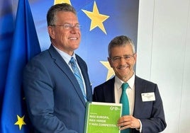 El presidente de GECV, Gonzalo Sáenz de Miera, y el vicepresidente de la Comisión, Maroš Šefčovič, en Bruselas.