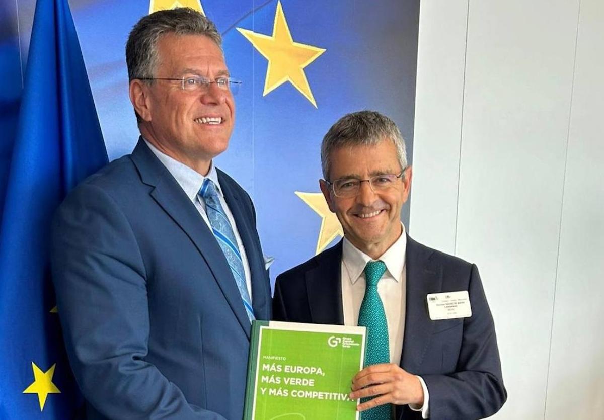 El presidente de GECV, Gonzalo Sáenz de Miera, y el vicepresidente de la Comisión, Maroš Šefčovič, en Bruselas.