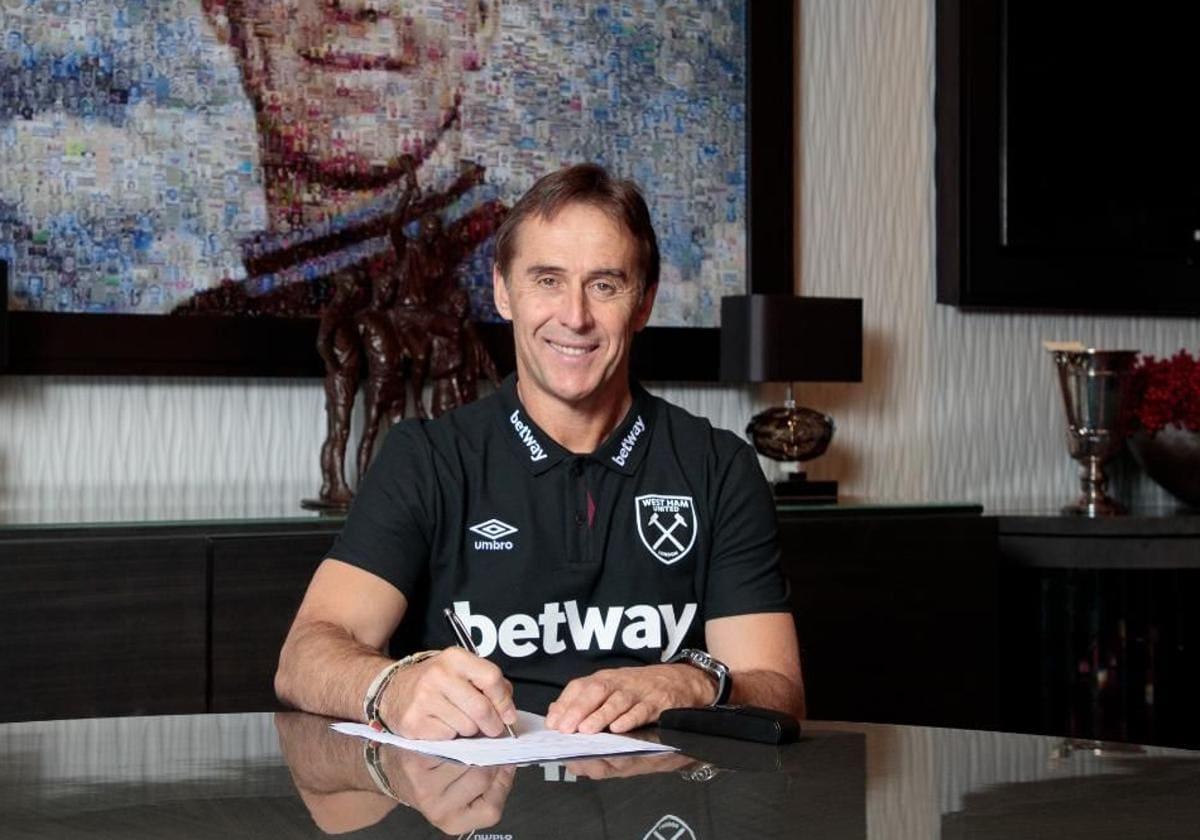 Julen Lopetegui, en la firma de su contrato en los despachos del West Ham