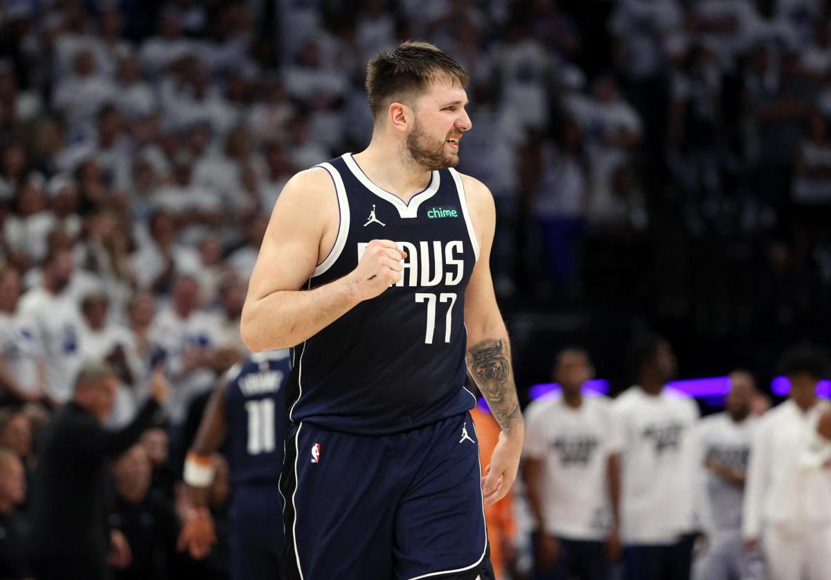 Luka Doncic celebrando una canasta contra Minnesota Timberwolves