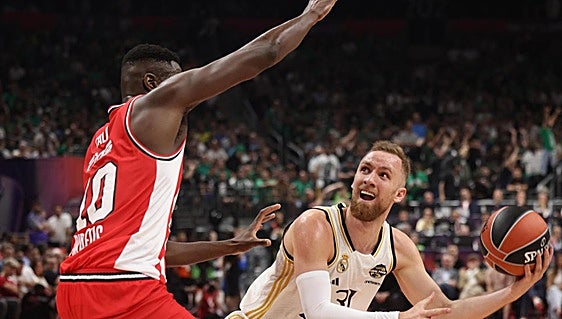 El Madrid se exhibe y luego resiste ante el Olympiacos
