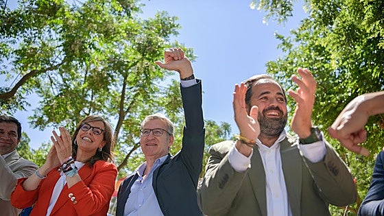 Feijóo llama a concentrar el voto para evitar la dispersión con Vox como en las generales