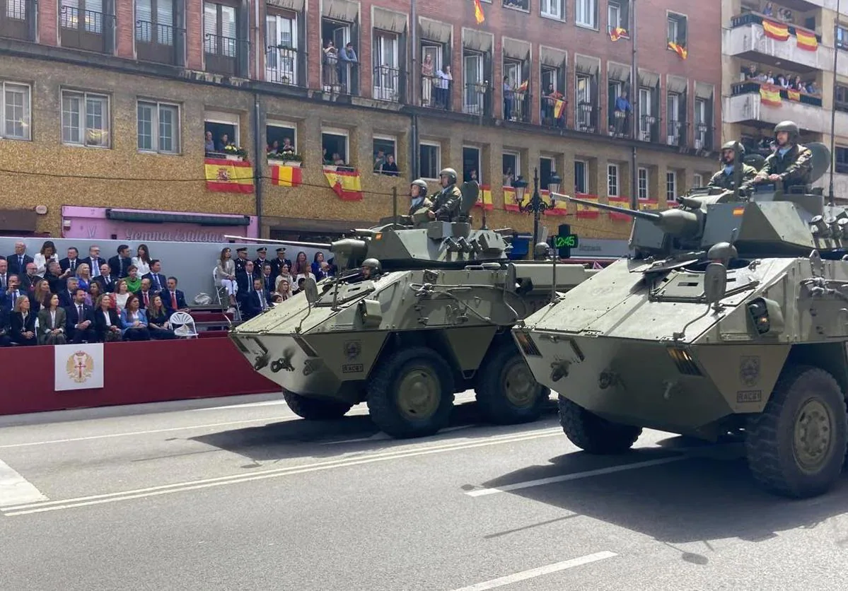 Los Reyes presiden en Oviedo el desfile por el Día de las Fuerzas