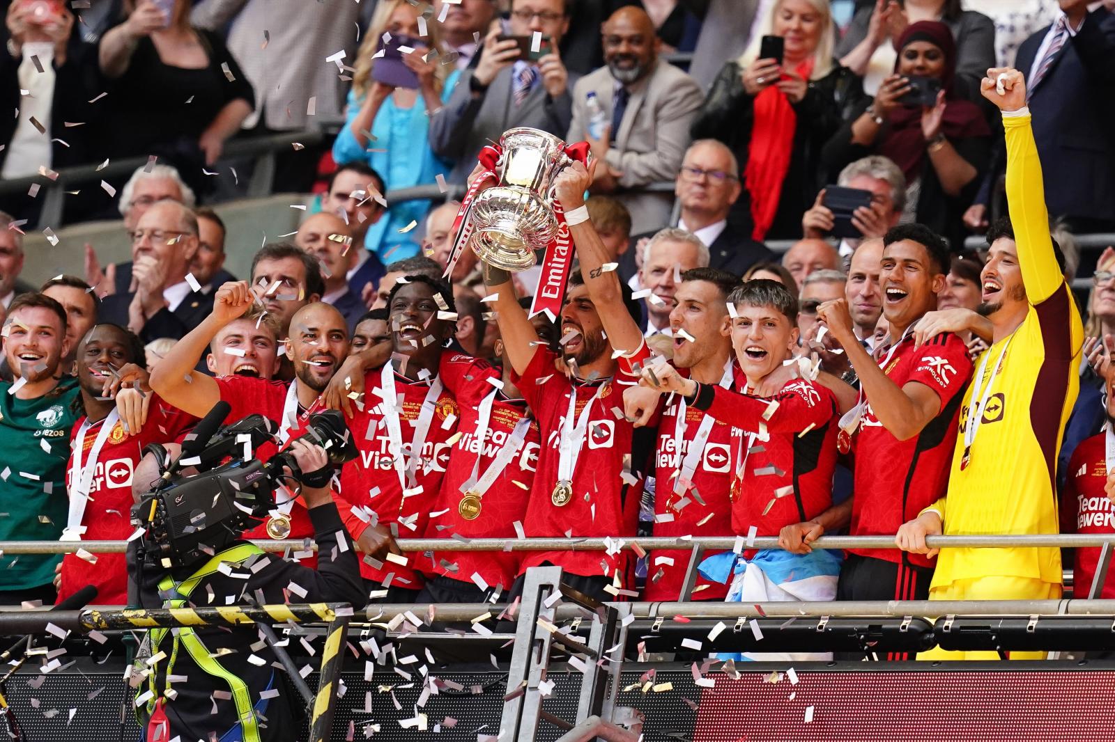 Los jugadores del United celebran el título conseguido.