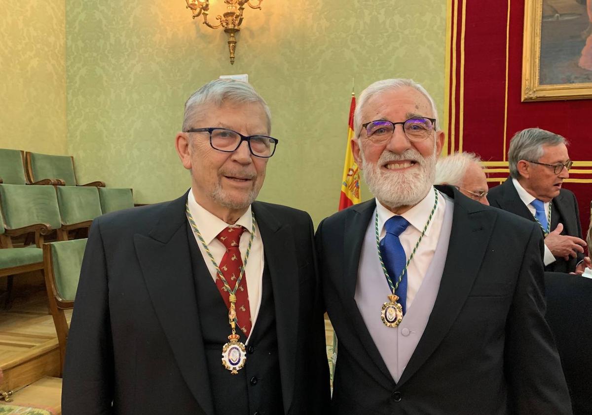 Francisco García Novo junto a José Manuel Moreno Rodríguez -derecha-, nuevo académico de la RAC.