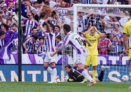 El centrocampista del Valladolid Raúl Moro celebra el gol marcado ante el Villarreal B