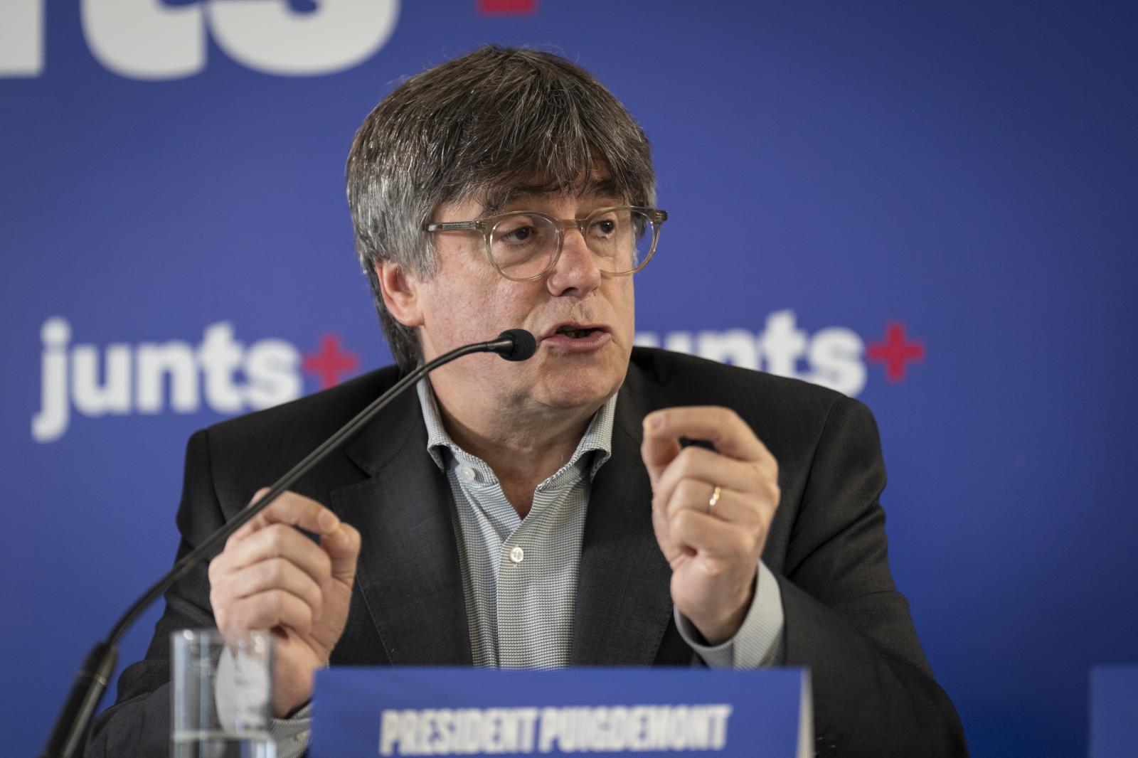 Puigdemont ya no prevé apartarse si no es investido president