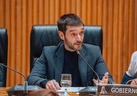 El ministro Pablo Bustinduy, durante una intervención en el Congreso.