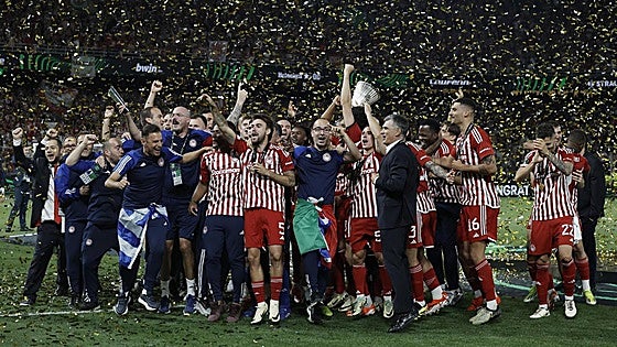 Mendilibar lleva al Olympiacos a una histórica corona europea