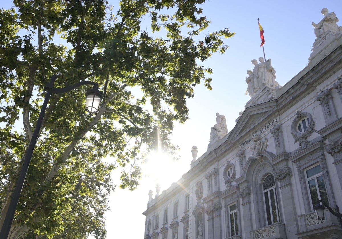 Fachada principal de la sede del Tribunal Supremo.