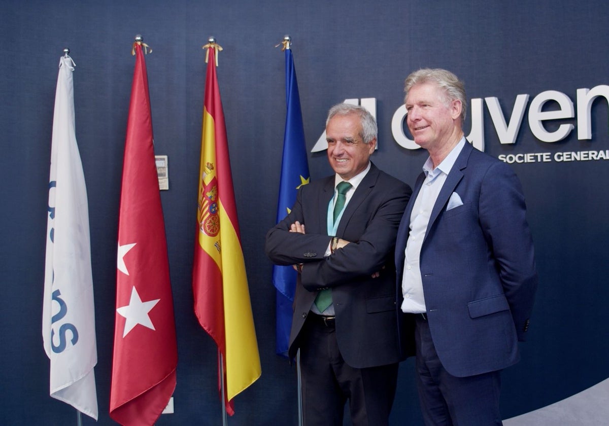 El director de Ayvens España, Pedro Malla, y el consejero delegado, Tim Andersen, en Madrid.