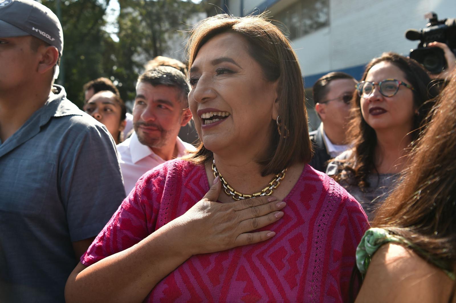 La principal candidata de la oposición, Xóchitl Gálvez, se dirige a sus simpatizantes.